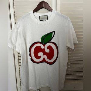white T-shirt, with apple GG patches
